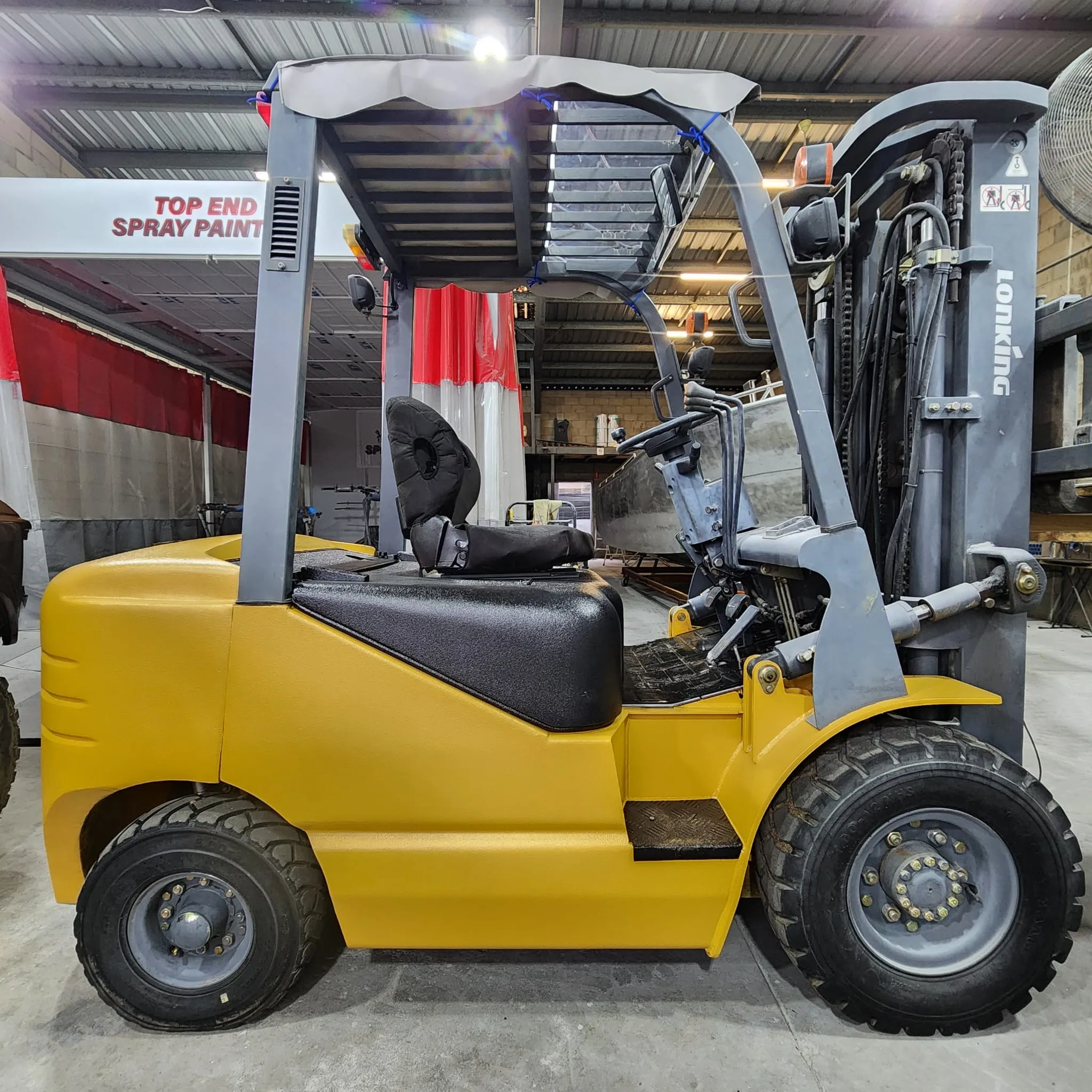 Heavy Equipment Spray Painting in Darwin